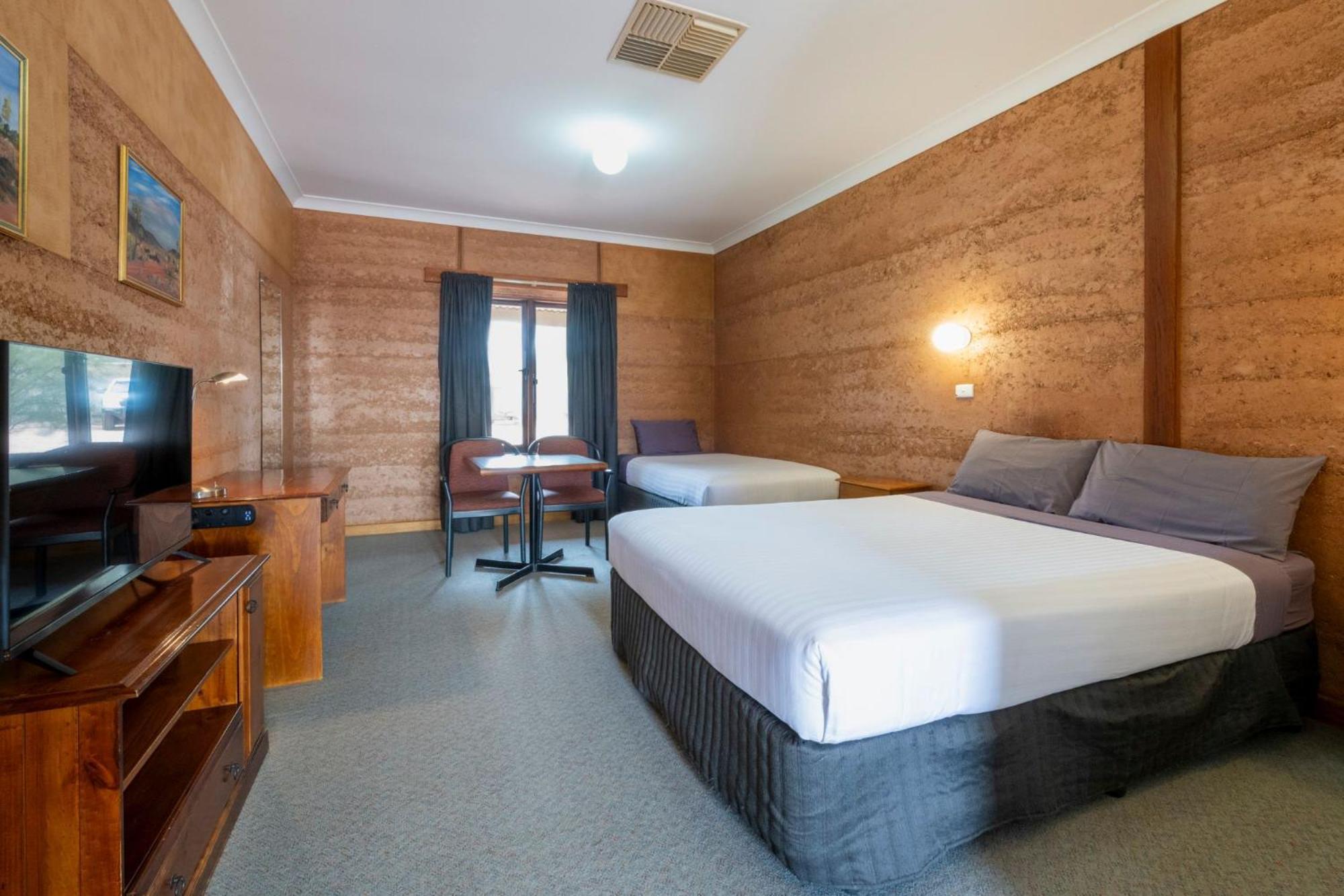 Mud Hut Motel Coober Pedy Exteriör bild